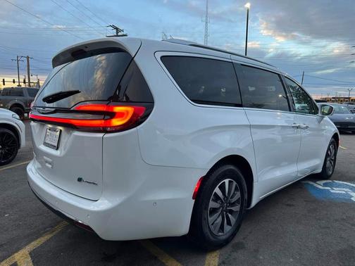 2021 Chrysler Pacifica Hybrid Touring L