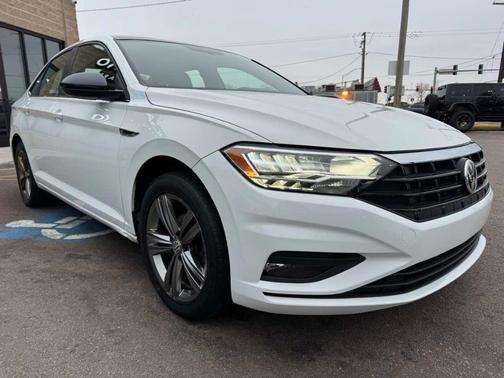 Pure White 2019 Volkswagen Jetta 1.4T R-Line