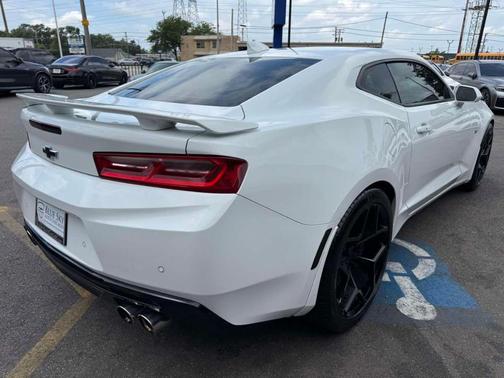Summit White 2016 Chevrolet Camaro 2SS