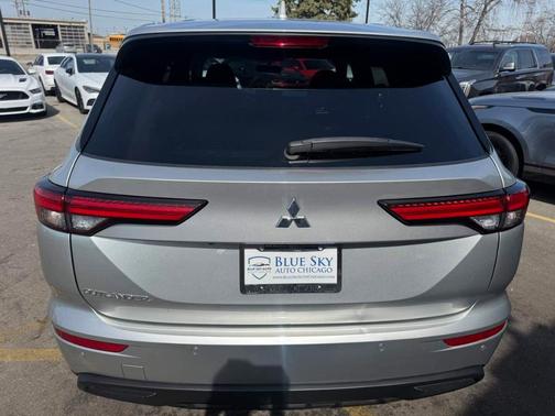 2024 Mitsubishi Outlander ES