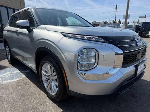 2024 Mitsubishi Outlander ES