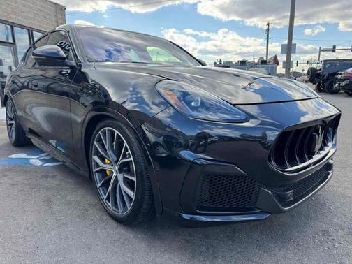 Nero 2024 Maserati Grecale Trofeo