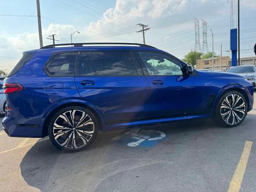 Bay Blue 2023 BMW X7 M60i