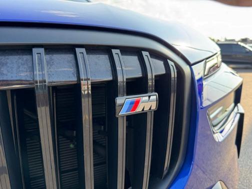 Bay Blue 2023 BMW X7 M60i