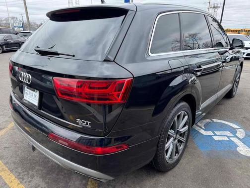 Orca Black Metallic 2017 Audi Q7 3.0T Premium Plus