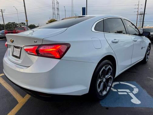 Summit White 2022 Chevrolet Malibu LT