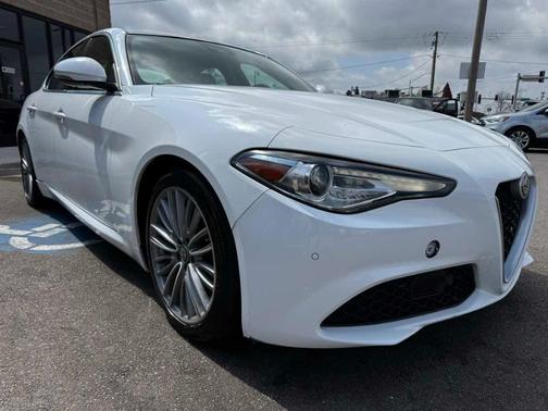 Alfa White 2017 Alfa Romeo Giulia Ti