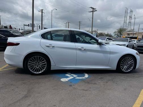 Alfa White 2017 Alfa Romeo Giulia Ti