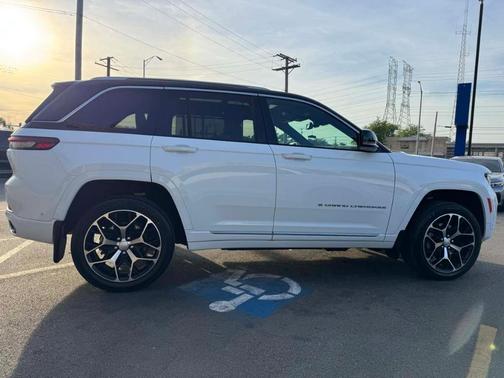 Bright White Clearcoat 2022 Jeep Grand Cherokee 4xe Summit