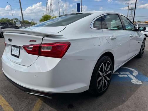 Summit White 2022 Chevrolet Malibu RS