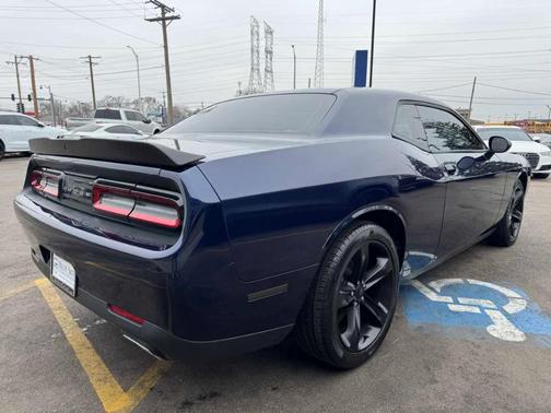 2017 Dodge Challenger SXT