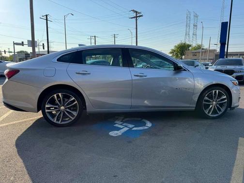 Silver Ice Metallic 2020 Chevrolet Malibu Premier