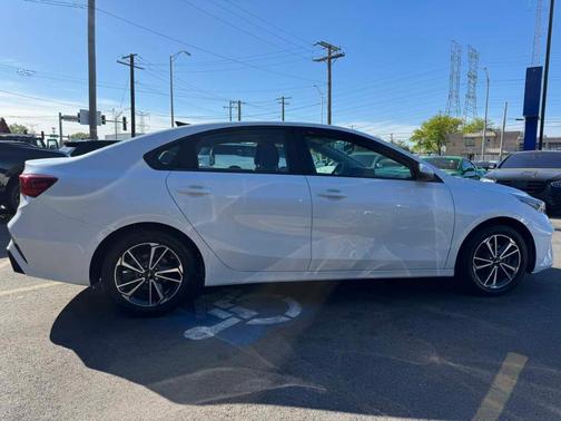 Snow White Pearl 2022 Kia Forte LXS