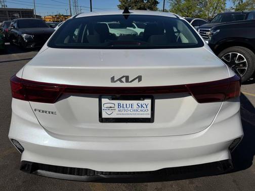 Snow White Pearl 2022 Kia Forte LXS