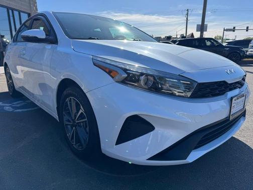 Snow White Pearl 2022 Kia Forte LXS