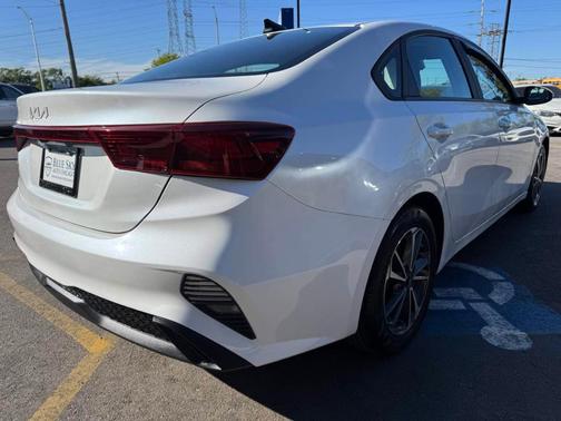 Snow White Pearl 2022 Kia Forte LXS