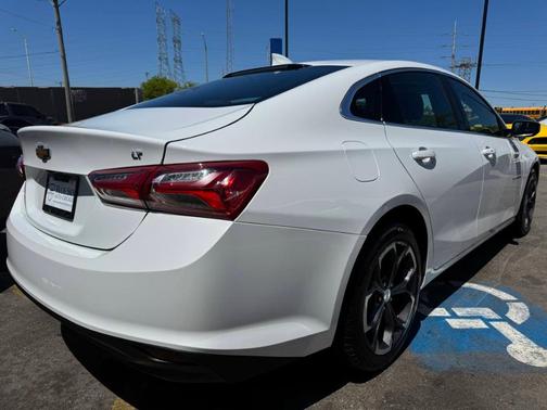 Summit White 2022 Chevrolet Malibu LT