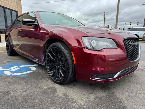 2019 Chrysler 300 Touring