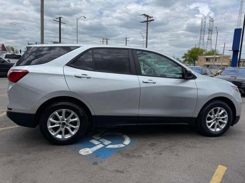 Silver Ice Metallic 2021 Chevrolet Equinox LS