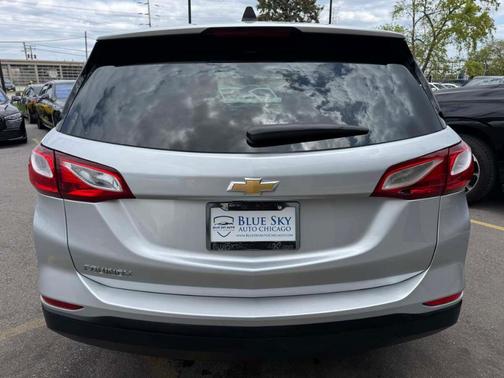 Silver Ice Metallic 2021 Chevrolet Equinox LS