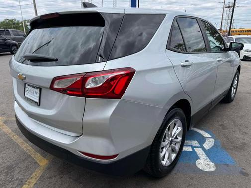 Silver Ice Metallic 2021 Chevrolet Equinox LS