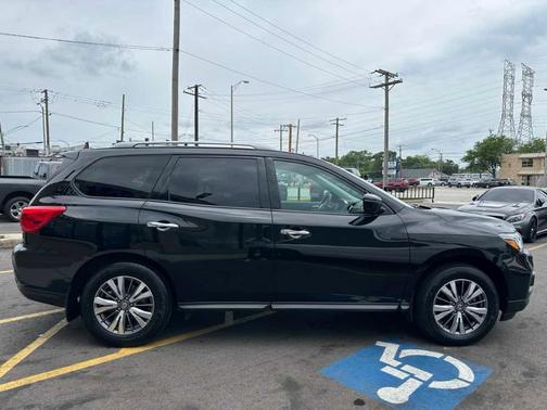 2020 Nissan Pathfinder S