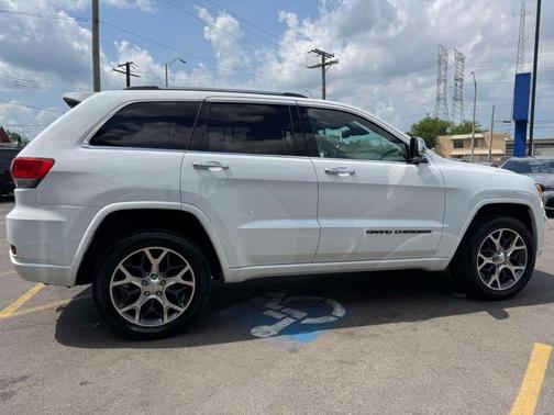 Bright White Clearcoat 2019 Jeep Grand Cherokee Overland