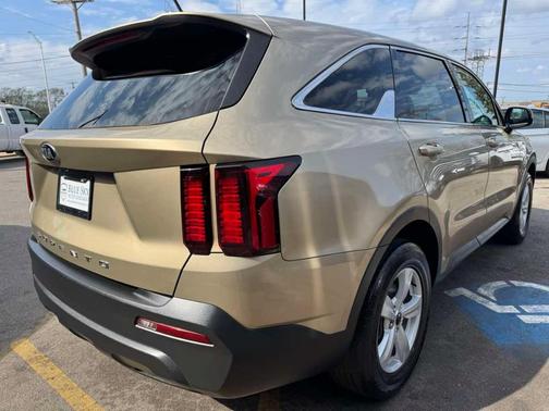 Crystal Beige 2021 Kia Sorento LX