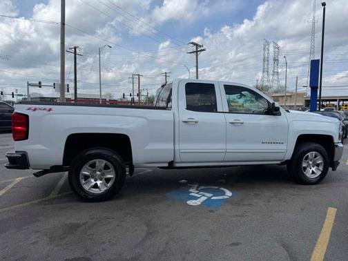 Summit White 2017 Chevrolet Silverado 1500 LT