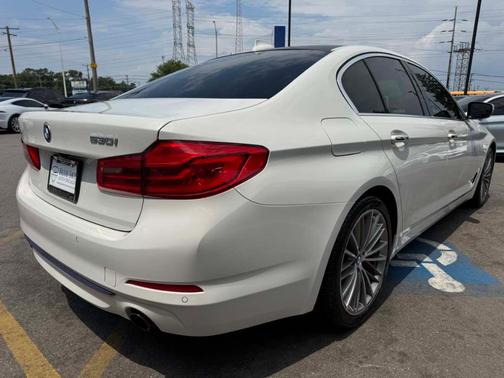 Alpine White 2018 BMW 530 i xDrive