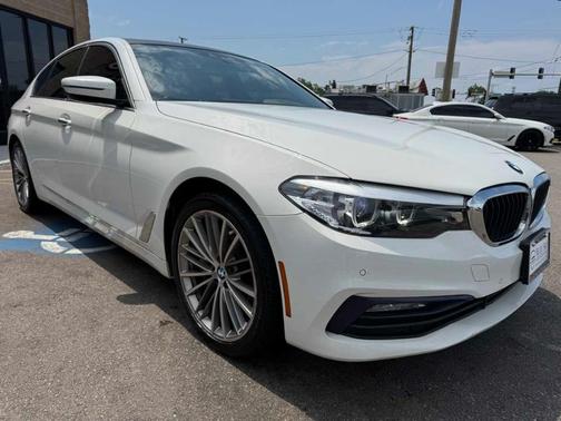 Alpine White 2018 BMW 530 i xDrive