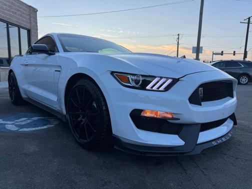 2016 Ford Shelby GT350 Base