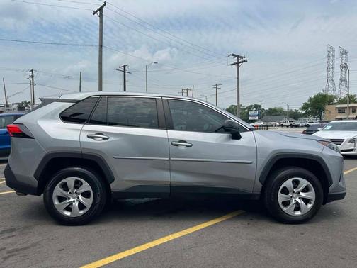 2022 Toyota RAV4 LE