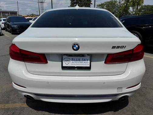 Alpine White 2019 BMW 530 i