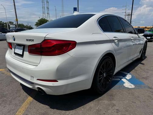 Alpine White 2019 BMW 530 i