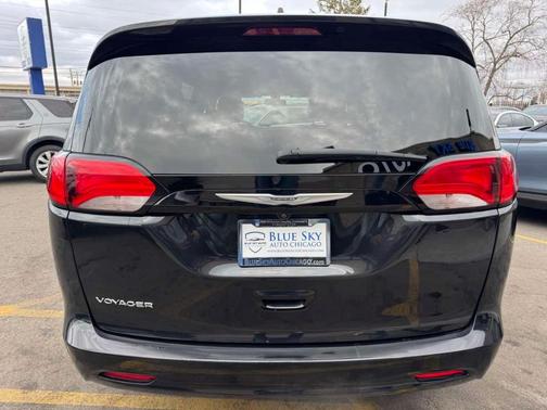 2022 Chrysler Voyager LX