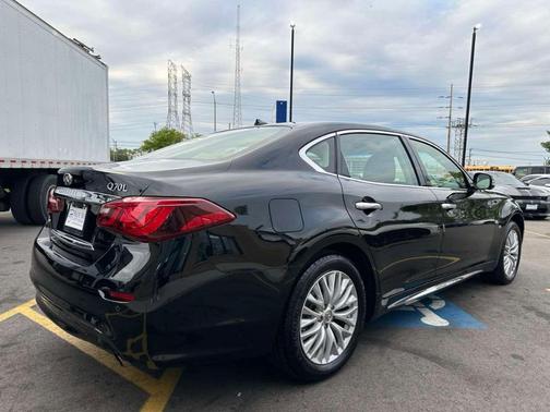 2016 INFINITI Q70L 3.7X