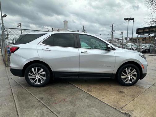 Silver Ice Metallic 2022 Chevrolet Equinox 1LT