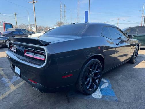 2022 Dodge Challenger SXT