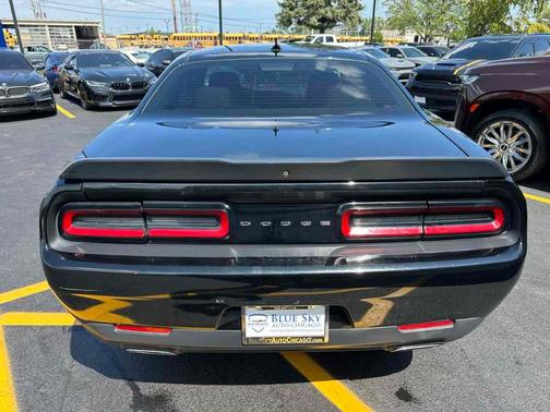 Pitch Black Clearcoat 2017 Dodge Challenger SXT