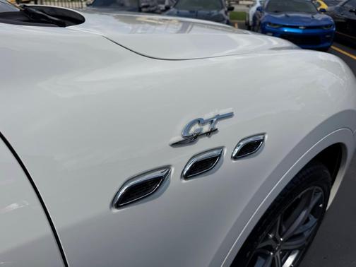 Bianco 2022 Maserati Levante GT