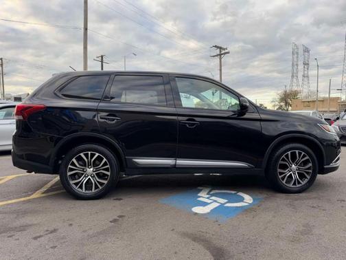 2016 Mitsubishi Outlander SE
