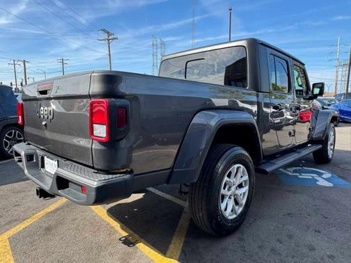 2023 Jeep Gladiator Sport