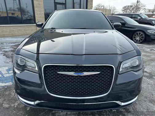 2019 Chrysler 300 Touring