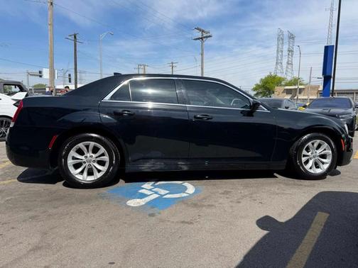 Gloss Black 2020 Chrysler 300 Touring