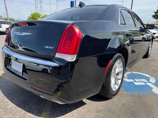 Gloss Black 2020 Chrysler 300 Touring