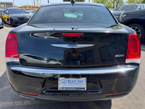 Gloss Black 2020 Chrysler 300 Touring