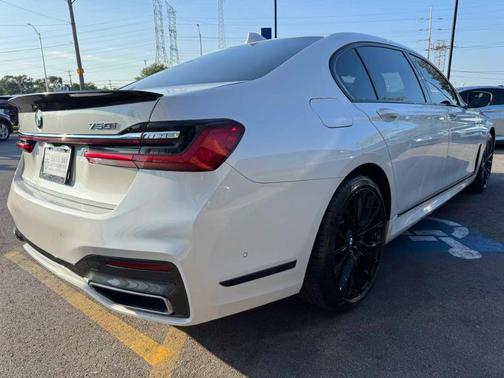 Mineral White Metallic 2021 BMW 750 i xDrive