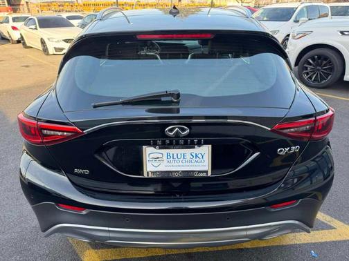 2018 INFINITI QX30 ESSENTIAL