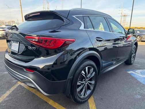 2018 INFINITI QX30 ESSENTIAL